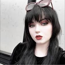 Day 2 of London Comic Con. Remember when you meet Catherine, make sure to  tell her you are a member of this page AND post pics. We have started a  photo album