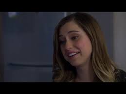 La Rosa de Guadalupe: Laura se niega a hacerse estudios de VIH