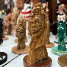 MINIATURAS DE CARRANCAS DISPONÍVEIS ❤️ chegaram as tão queridas  miniaturas de carrancas que vocês tanto adoram ❤️ As carrancas eram  colocadas tradicionalmente nas embarcações do Rio São Francisco, com a  função de