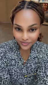 KALVIN PHILLIPS... NA TAFSIRI YA MAISHA NI KUPANDA NA KUSHUKA Mmoja kati ya  wanasoka wanaopitia wakati mgumu kwa sasa ni nyota Kalvin Phillips wa West  Ham United na timu ya taifa ya