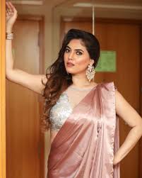 Sherin also starred in poova thalaiya, which released on the 29th of april, 2011. Bigg Boss Tamil Sherin Shringar Poses In A Pink Saree Fans Are Going Wild Seeing It Thenewscrunch