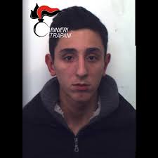 Tentano di rapinare un passante a Trapani, arrestati tre giovani