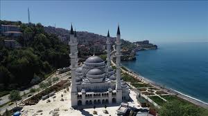 Mihrap ve minber ile alt kattaki. Komur Kent Te Yapimi Tamamlanan Uzun Mehmet Camisi Ibadete Acilacagi Gunu Bekliyor