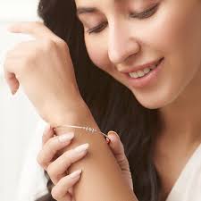 Shop Glinting Clover Diamond Bangle Online