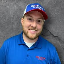 Travis Reynolds (@agenttravisrey)