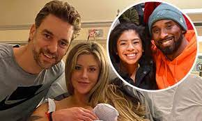 El jugador español de baloncesto, de 39 años, y la periodista y financiera. Pau Gasol And Wife Catherine Mcdonnell Welcome Their First Child Daily Mail Online