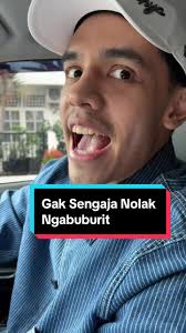 Jubah akatsuki mirip batik cirebon?! Btw, koleksi UT Naruto ini udah b...