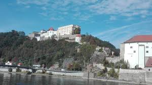 Passau's population is 50,000, of whom about 12,000 are students at the university of passau. Dreharbeiten Fur Passau Krimi Die Donau Ist Tief Kriminetz