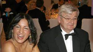 Joschka fischer est le troisième enfant d'un couple d'allemands de hongrie qui ont quitté budapest en 1946 après l'occupation de la hongrie par l'armée rouge. Joschka Fischer Privat Funfmal Verheiratet Mit Ihr Hat Der Grunen Rebell Seine Ruhe Gefunden News De