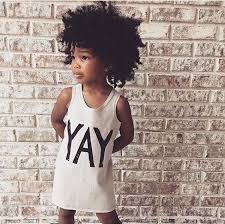 N'étant pas tous des pro du hairstyle, on manque parfois d'inspiration, en terme de coiffures afro belles et originales. Coiffure Petite Fille Cheveux Crepus 45 Coiffures De Petite Fille Qui Changent Des Couettes Elle