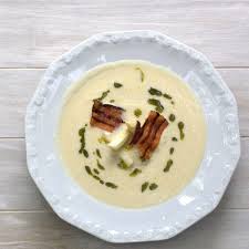 Bushcooks Kitchen Spargelcremesuppchen Mit Petersilienol Und Speckchip Aus Heimatliebe Von Nelson Muller Spargelcremesuppe Leckeres Essen Lebensmittel Essen