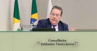 Conselheiro Valdomiro Távora é eleito presidente do TCE Ceará. Ele ...