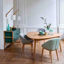 table scandinave 20 idees deco pour la salle a manger en 2021 table a manger triangulaire table salle a manger fauteuil de table