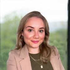 Dayna Booth's Instagram, Twitter & Facebook