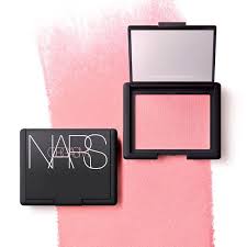 Seorang perancang make up asli biasanya membawa peralatan make up paling banyak dalam setiap kesempatan. Sesiapa Yang Baru Nak Berjinak Dengan Make Up 10 Barangan Asas Ini Perlu Ada Dalam Handbag Tu
