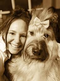 Goodnight kisses to this faithful and loyal girl,who waited for me to  finish decluttering our closet👏👏👏👏