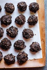 It includes healthy ingredients like oats, maple syrup, cocoa powder, chia seeds and honey. Healthy Chocolate Coconut Balls Easy No Bake Treats Ifoodreal Com