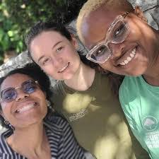 Stephanie Dillingham's Instagram, Twitter & Facebook