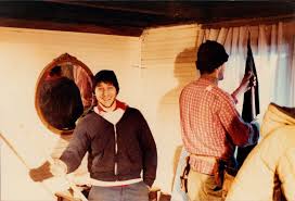 Roan ash se naam gaan binnekort op almal se lippe wees.kyk hier na 'n agter die skerms video van die opname proses van sy ongelooflike album wat binnekort beskikbaar is! Sam Raimi Behind The Scene In Evil Dead I Evil Dead Movies Evil Classic Horror