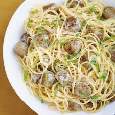 Spaghettonis Aux Boulettes De Poulet Au Pesto Ricardo Recipe In 2020 Chicken Meatball Recipes Ricardo Recipe Chicken Meatballs