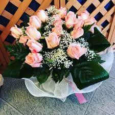 Prodotto tag buon compleanno con bouquet di rose rosse in. Fiori Per I 18 Anni Quali Fiori Regalare