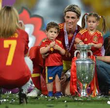 Spaniens landslag spanien är regerande europamästare och världsmästare efter att ha vunnit em 2008 och vm i sydafrika 2010. Fussball Em 2012 Alle News Zur Europameisterschaft Aus Polen Ukraine Welt