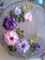 Silk Embroidery London Silk Embroidered Dressing Gowns Tutorial Bordado De Cintas Bordado Cinta De Seda Arte Con Cinta