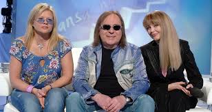 Although they disbanded soon after, cugowski and romuald lipko reformed the band in 1974 and were active until 2014. Bo Do Tanga Trzeba Dwojga Magazyn Wp
