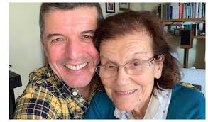 João baião protagoniza quot dança da sorte quot insólita em casa feliz. Joao Baiao Chora A Morte Da Mae Com Palavras Sentidas Movenoticias
