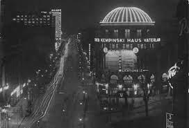 The business in berlin flourished so that in 1918, a kempinski hotel dependency was established at 27 kurfürstendamm, where the kempinski hotel bristol now stands. Haus Vaterland Berlin Wikipedia