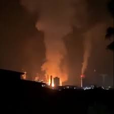 Combinatul producator de ingrasaminte chimice azomures din targu mures a fost amendat cu 50.000 de lei de este a treia amenda primita de combinatul azomures in acest an, si celelalte fiind date. 6bay61wkqu3hhm