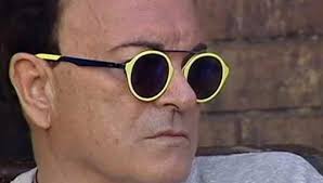 The lyricist of hello darling how are you?, entrusted to iva zanicchi, chocolate ice cream sung by pupo e the important thing is to finish e still still still, both played by. Grande Fratello Vip Ecco Perche Malgioglio Indossa Sempre Occhiali Da Sole