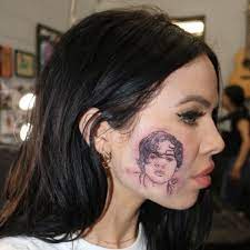 Zayn malik debuts face tattoo in rare selfie & fans are trying to decode it. Harry Styles Face Tattoo Is Fake Singer Kelsy Karter Admits Bbc News