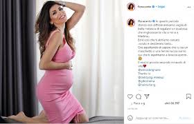 Si fa presto a dire amore. Flora Canto Nuovo Figlio In Arrivo La Foto Col Pancione E L Emozione Di Brignano