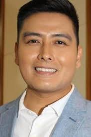 Elliott Velez's Instagram, Twitter & Facebook