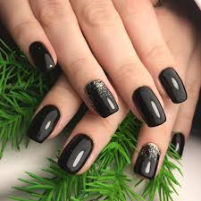 Nueva colección con 140 uñas negras naturales o acrílicas combinadas con colores como el dorado, plata, blanco, en tonos mate y más. Decorados De Unas Sencillos Con Negro Novocom Top