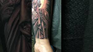 Los tatuajes de san judas tadeo es un tema recurrente para quienes veneran la imagen de este apóstol, te presentamos ejemplos y su historia. San Judas Tattoo Youtube