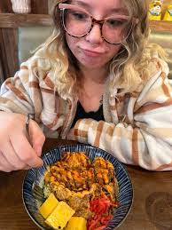 Chloe Merrill's Instagram, Twitter & Facebook