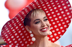 Katy Perrynél nincs szexisebb kutya gazdi