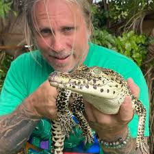 Macomb County reptile zoo owner enters hospice care, won't see aquarium  finished