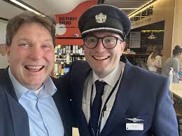 The best treat this afternoon to bump into Rupert, my brother, for coffee  at London City. Many of you know he's an airline Captain : I'm very proud  of him, as is