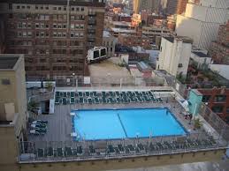 We strive to provide you with a clean and comfortable room with situated in midtown west, the hotel is a nearby neighbor to many companies, offering easy access to ibm, ford, general motors, fedex, ups, ogilvy. Holiday Inn Midtown Rooftop Pool Nyc 960x720 Blogrope