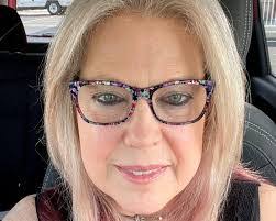 Eva Williamson's Instagram, Twitter & Facebook