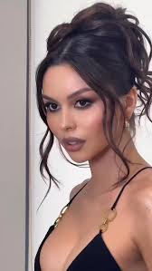 Isabella Mello (isaabellamello_)