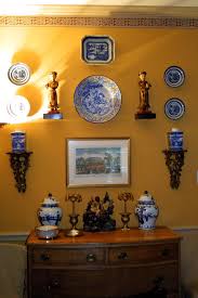 Which Are Expensive Antiques And Which Ones Are From Pier One They Are Both In This Photo Good Design Does Not Have To Cost Asian Decor Blue And White Decor