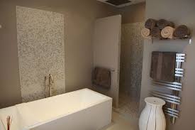 Une Salle De Bains Zen Idee Salle De Bain Idees Salle De Bain Salle De Bain Zen