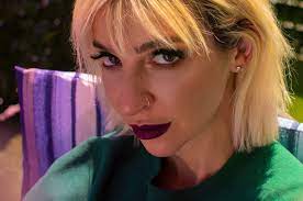 She has also admitted that she can be controlling at times and it is the reason perhaps for her single status. Gz8qo7wia Mn3m