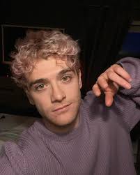 I dyed my hair pink. Do we like it? Cause I do! Also swipe for my cat Kuro  with the photobomb!