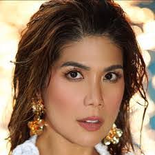 Rosanna Levine's Instagram, Twitter & Facebook