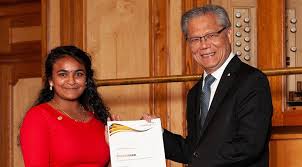 185 просмотров 1 год назад. Glider Pilot And Gold Award Recipient Tharane Thamodarar Contact Magazine